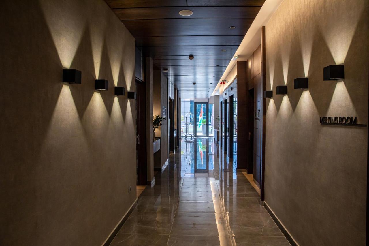The Compass Hotel Amman Exteriör bild