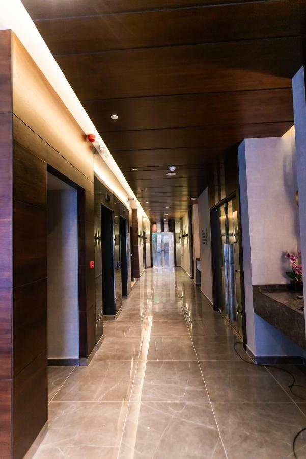 The Compass Hotel Amman Exteriör bild