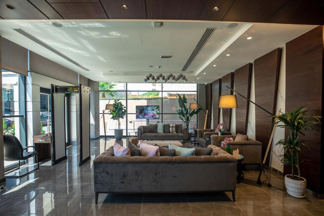 The Compass Hotel Amman Exteriör bild
