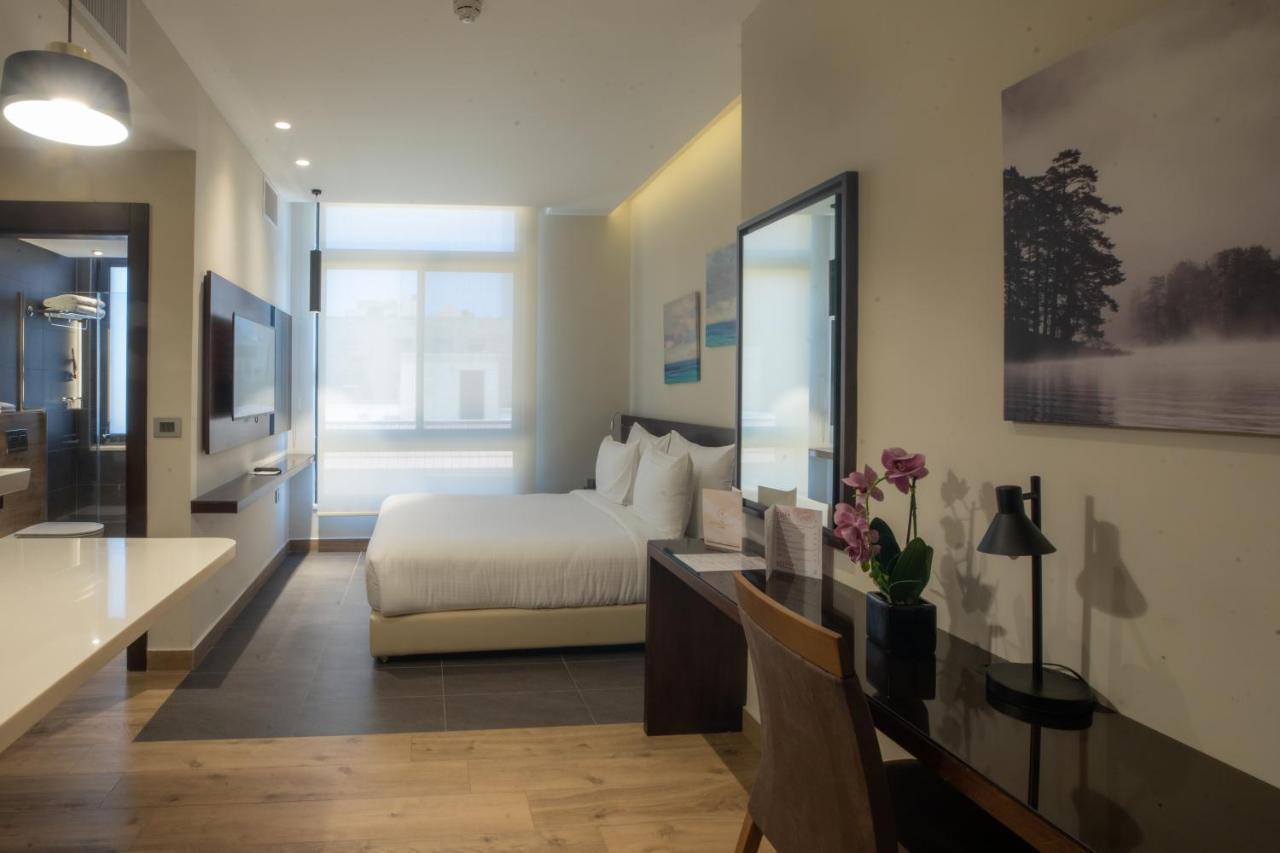 The Compass Hotel Amman Exteriör bild