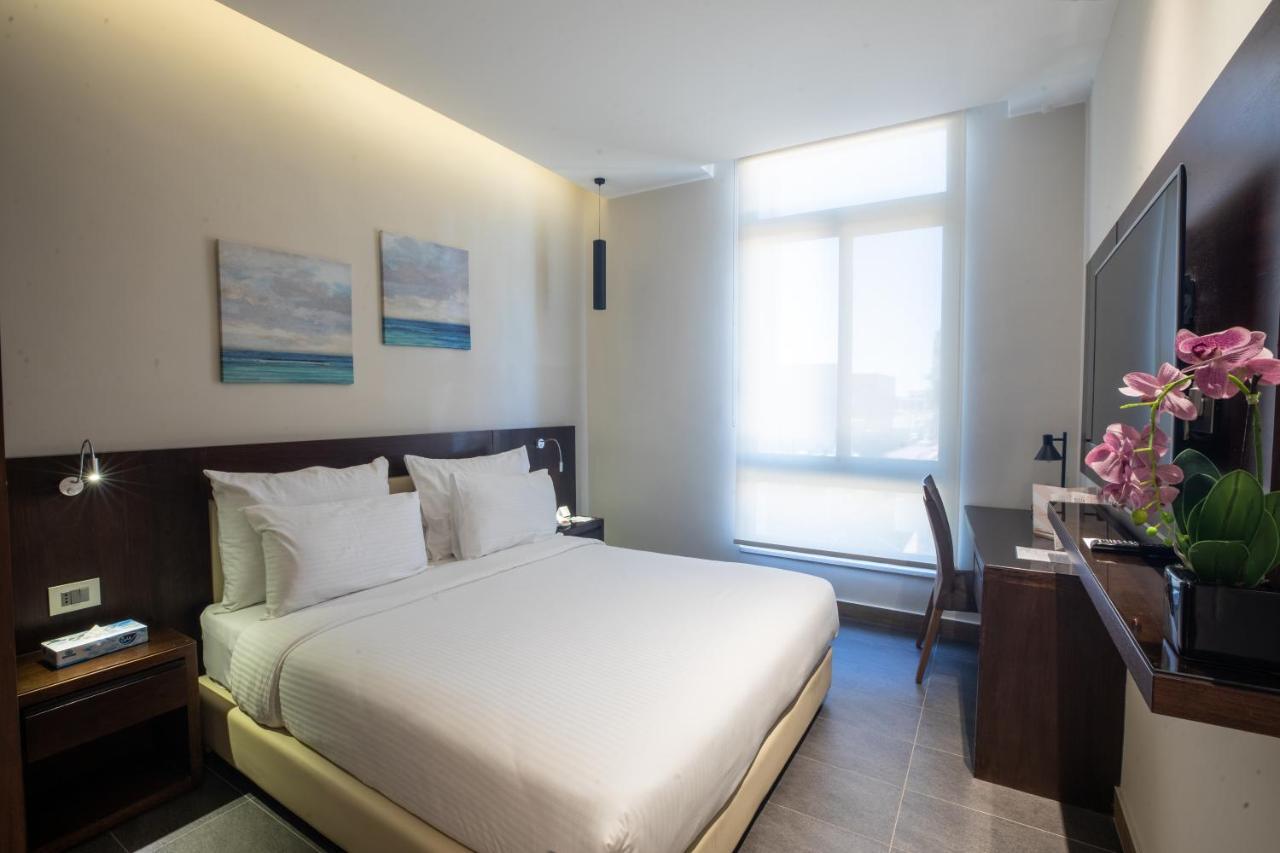 The Compass Hotel Amman Exteriör bild