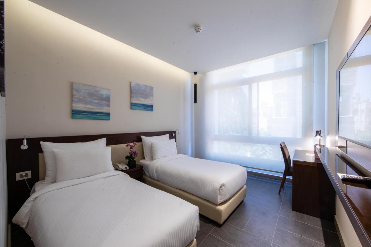 The Compass Hotel Amman Exteriör bild